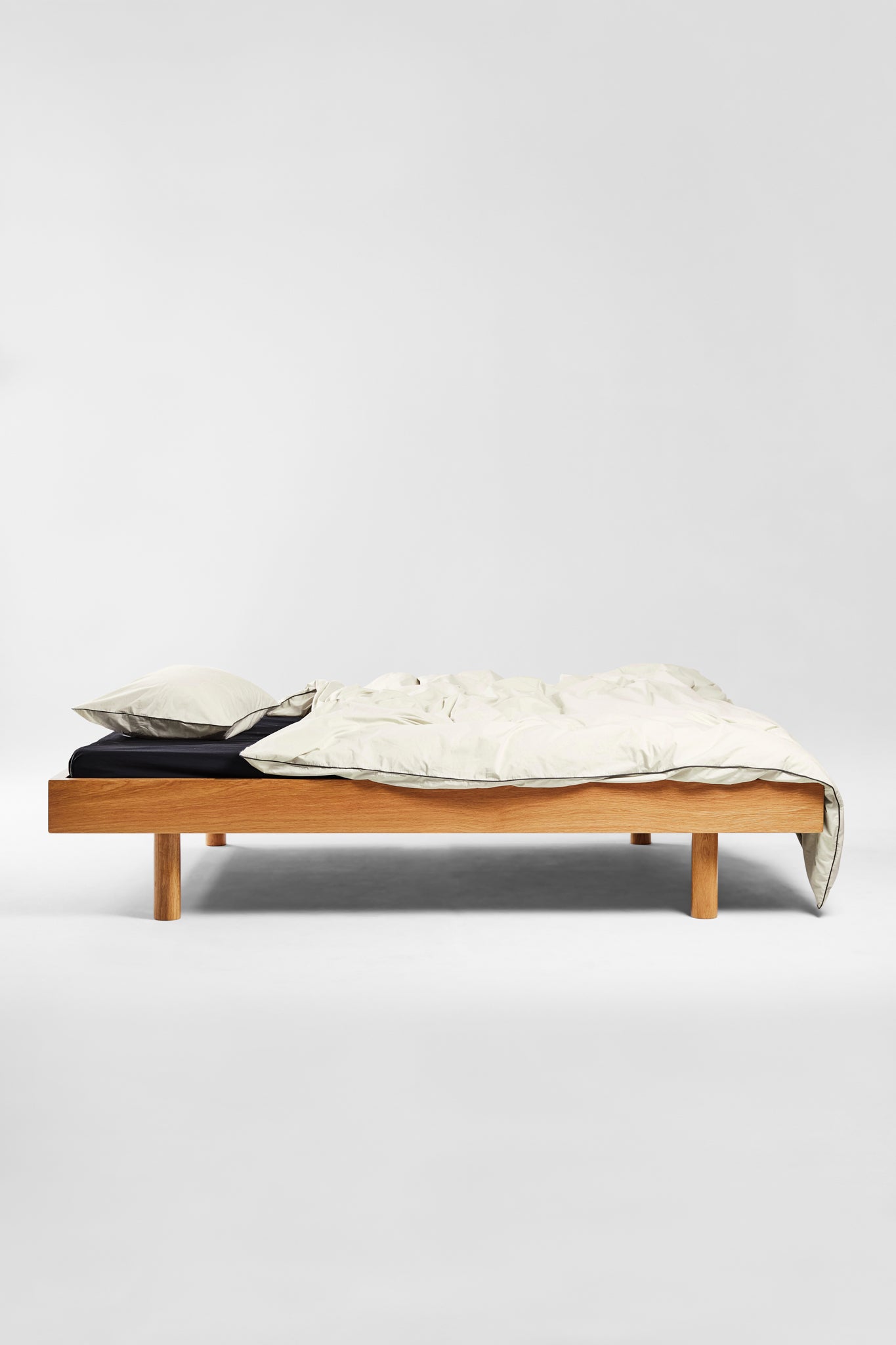Duvet Cover in Contrast Edge, Canvas with Cinder (SKNZ)